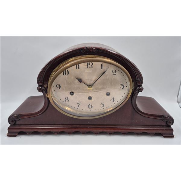 Deco Mantle Clock With Pendulum