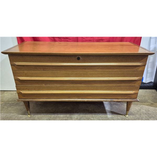 Great Looking Mid Century Modern Red Seal Cedar Chest