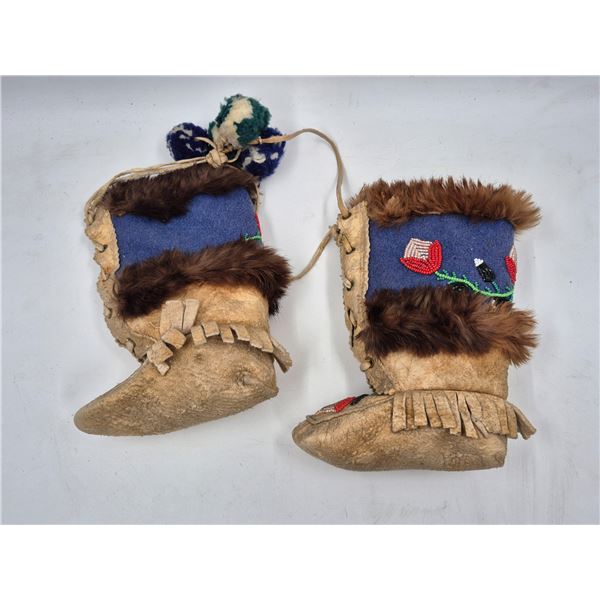 Vintage First Nations Handmade Childrens Hide Ankle High Moccasins With Fur Details