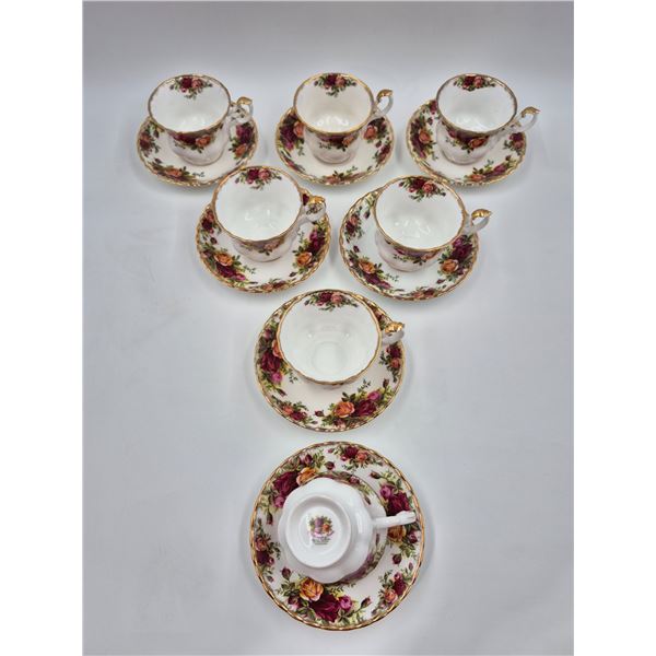 14x Vintage Royal Albert Old Country Roses Chinaware : Teacups / Saucers (1 Cracked)