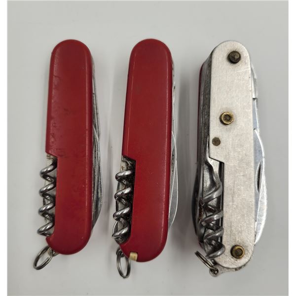3x Swiss Army Knives