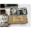 Image 3 : Assorted Vintage Sewing Accessories: