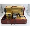 Image 6 : Vintage White Sewing Machine Model 765