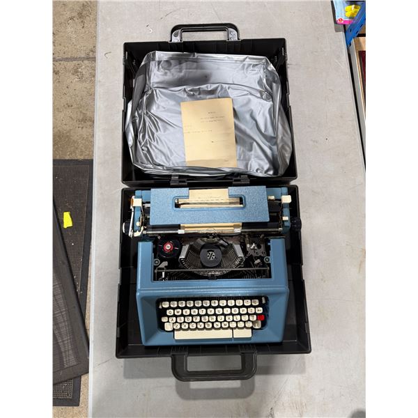 Vintage Olivetti Studio 46 Typewriter