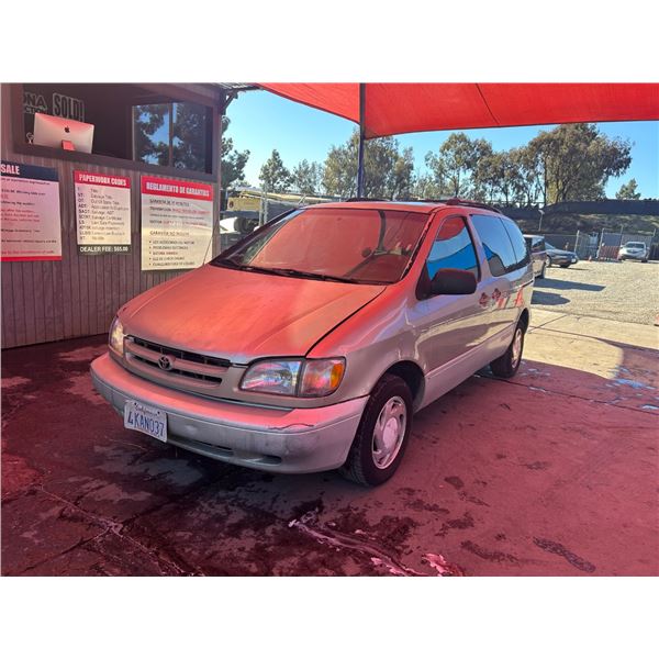 2000 TOYOTA SIENNA
