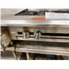 Image 6 : Vulcan 4-Burner Heavy Duty Gas Range on Metal Table 36" x 34"