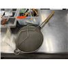 Image 2 : Multiple Kitchen Essentials: Strainer, Utensils, Plastic Containers, etc