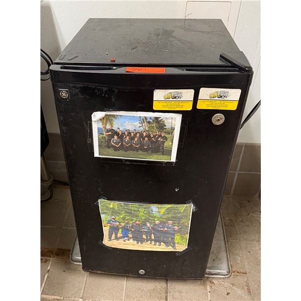 GE General Electric Compact Mini-Fridge (contents not included)