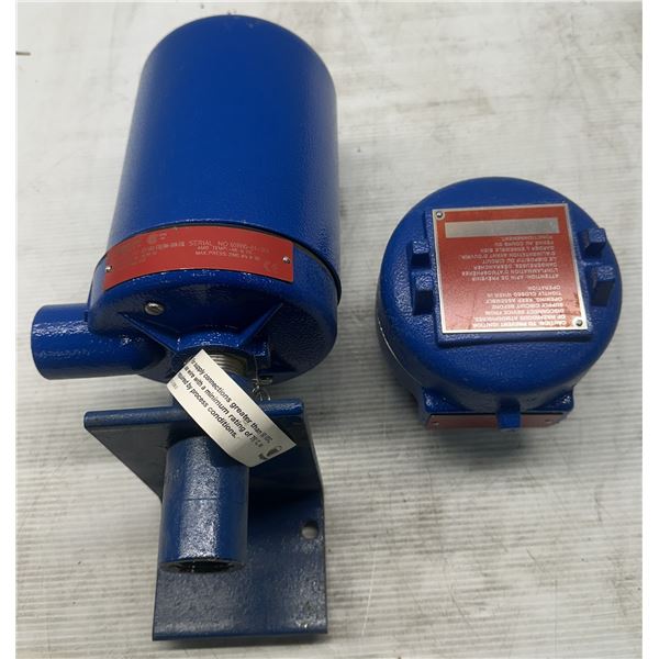 Lot of (2) Magnetrol #832-1001-C00/8AA-1A1A-036 & #8AA-1A1A-036/832-1001-C00 Level Switches