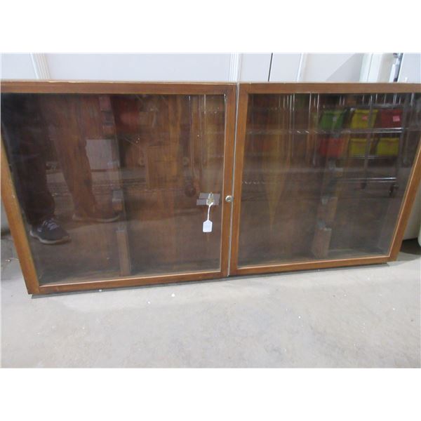 Framed Wood and Glass Gun Rack with 1 Key