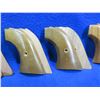 Image 3 : 6 Pairs of Wood Handgun Grips - No Screws