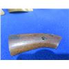 Image 5 : 6 Pairs of Wood Handgun Grips - No Screws
