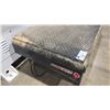 Image 3 : WEATHER GUARD ALUMINUM GAS LIFT TRUCK BOX WITH KEY
