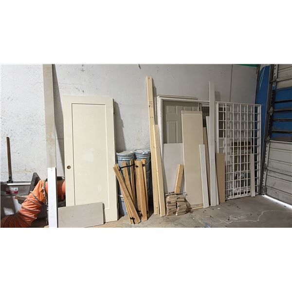 ASSORTED ITEMS INCLUDING; DOORS, FENCING, 5 GAL PAINT PAILS. DUST HOSE, WOOD & MORE *MUST TAKE