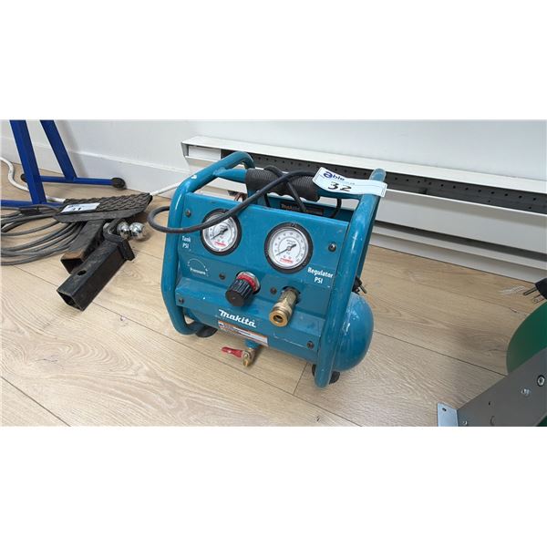 MAKITA AC001 PORTABLE AIR COMPRESSOR