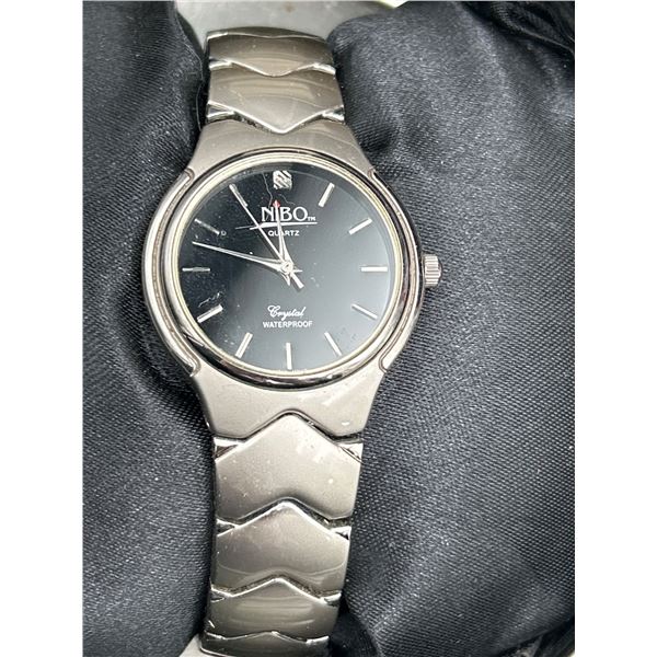 Nibo Quartz Wristwatch with Metal Bracelet and Black Dial