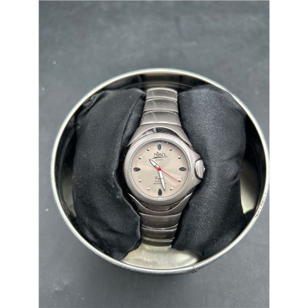 NIBO Quartz Wristwatch with Metal Band