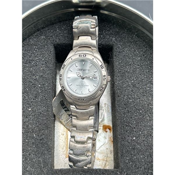 POINT ZERO  Quartz Women’s Watch With Metal Bracelet and Date Display