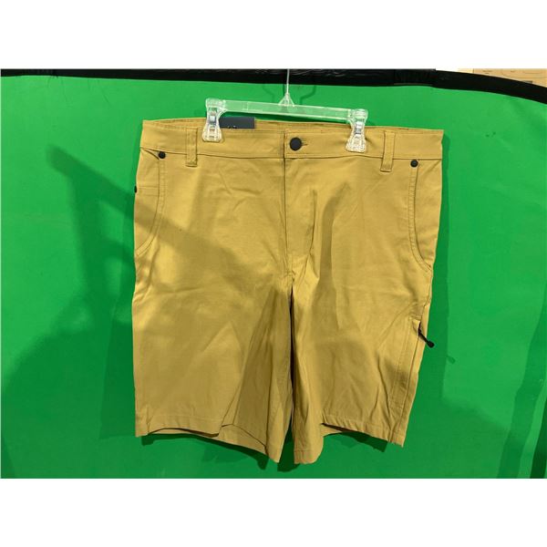 Merrell Men’s Size 36 Khaki Outdoor Shorts With Belt Loops and Pockets