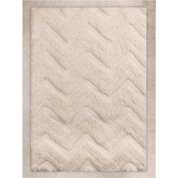 Chevron Bath Mat in Gray Color with Plush Texture