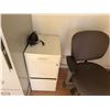 Image 6 : Metal 4-Drawer Filing Cabinet, 2 Drawer Unit, Dell Monitor & Rolling Chair, etc