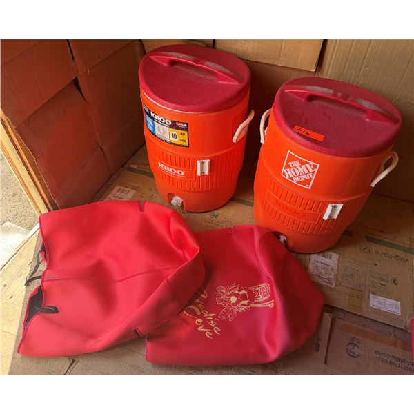 Qty 2 Igloo Beverage Coolers w/ Cooler Covers