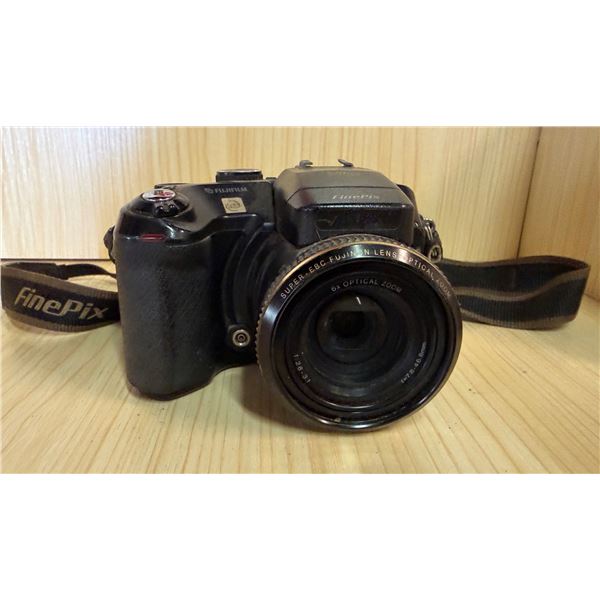 Fujifilm FinePix S20 Pro Zoom Digital Camera w/ Super EBC Fujinon 6x Optical Zoom Lens