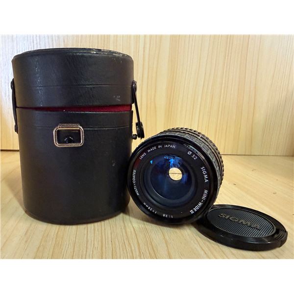 Sigma Mini-Wide II 28mm f/2.8 Multi-Coated Camera Lens w/ Case
