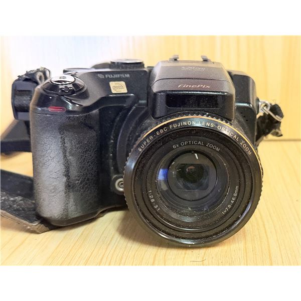 Fujifilm FinePix S7000 Digital Camera w/ Super EBC Fujinon 6x Optical Zoom