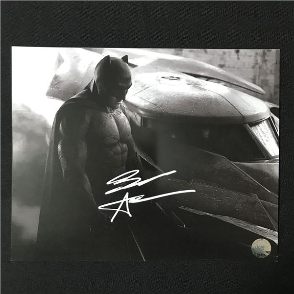 BEN AFFLECK SIGNED BATMAN 8X10 - KB COA