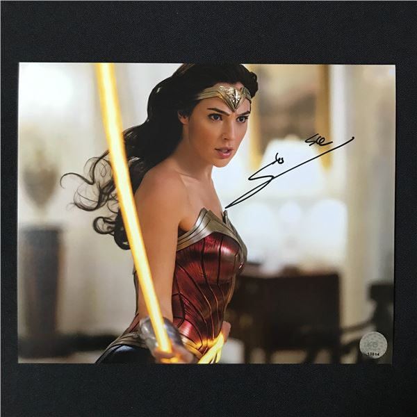 GAL GADOT SIGNED WONDER WOMAN 8X10 - KB COA