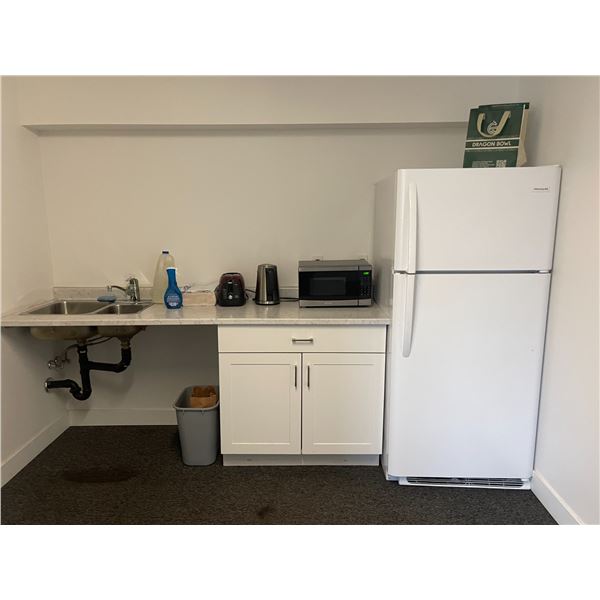 Danby microwave, Oster toaster & kettle