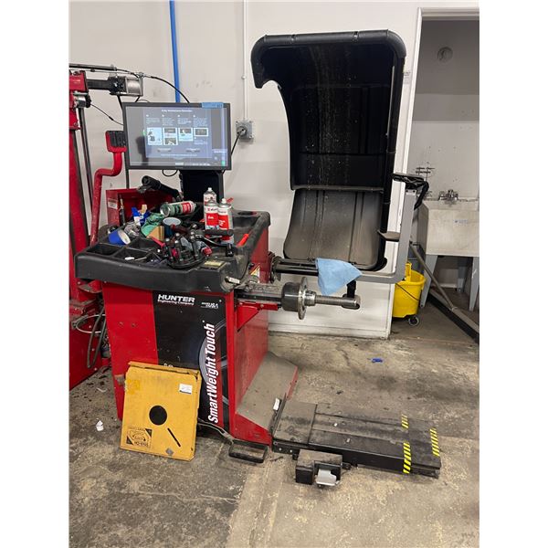 Hunter Smart Weight Touch Tire Balancer - Model: SWT - Made in USA - 2020