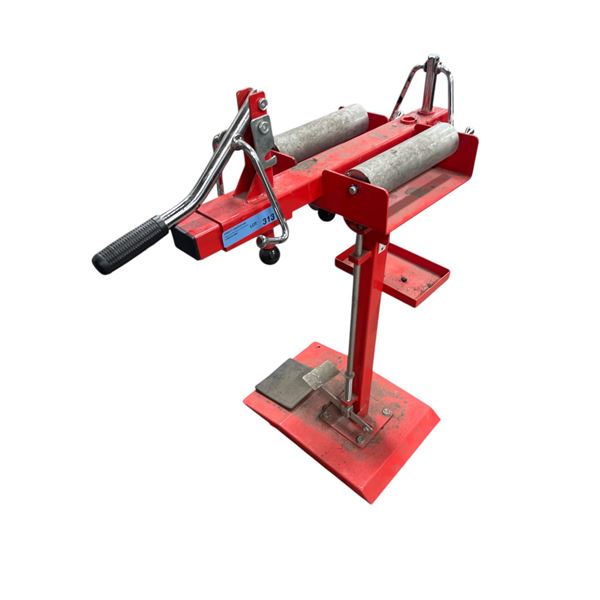 Manual tire spreader