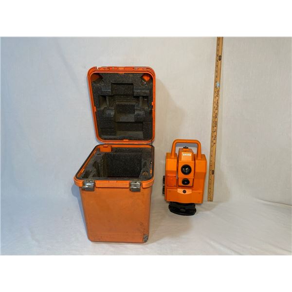 Geodimeter GDM 610 Surveying Equipment in Case