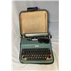 Image 1 : Olivetti Lettera 32 Typewriter with case