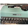 Image 3 : Olivetti Lettera 32 Typewriter with case