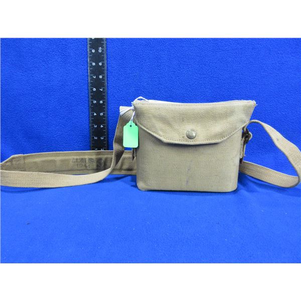 WWII Era Canadian Military P37 Binocular Case 1944
