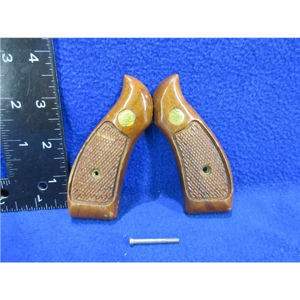 Smith & Wesson Round Butt "K" Frame Wood Grips with Screw
