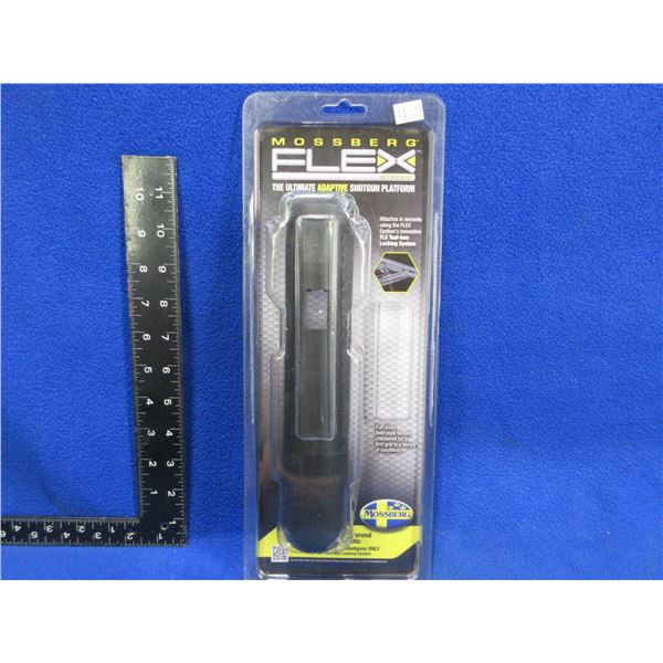 NEW - Mossberg Flex Standard Forend Black Synthetic
