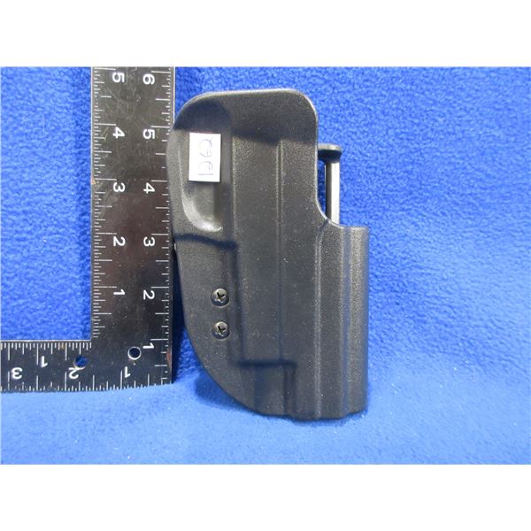 Uncle Mike's Kydex Size 22 Holster with Belt Mount - Fits Sig Sauer 220/226