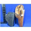 Image 1 : 2 Leather Holsters - Right Hand