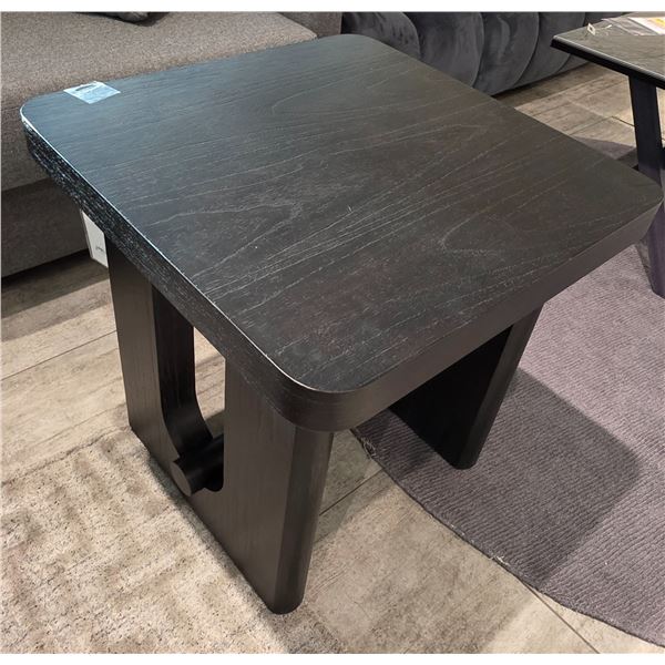 Sandy's - New End Table Black - RV: $500 CAD - H24" x 24" x 24"