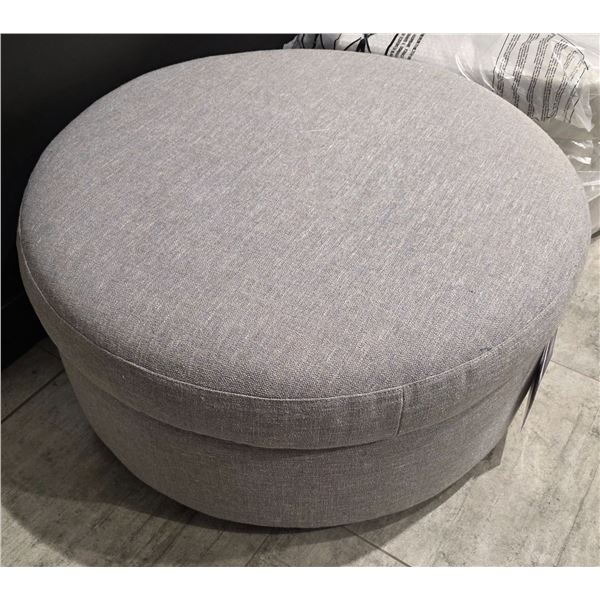Sandy's - New Gaia Fabric Ottoman - RV: 1160 CAD - H17" x Dia. 38"