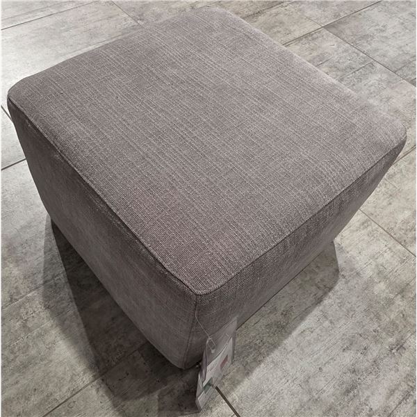 Natuzzi - New Grey Fabric Ottoman - RV: $800 CAD - Made in Italy - H14" x 20" x 20"
