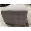 Image 3 : Natuzzi - New Grey Fabric Ottoman - RV: $800 CAD - Made in Italy - H14" x 20" x 20"