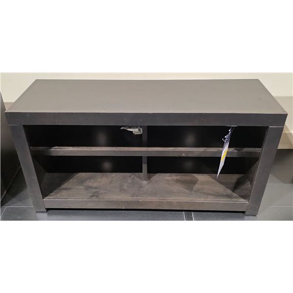 Sandy's - New Avery Media Chest - RV: $930 CAD - H24' x W48" x D16.5"