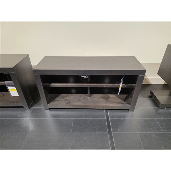 Sandy's - New Avery Media Chest - RV: $930 CAD - H24' x W48" x D16.5"
