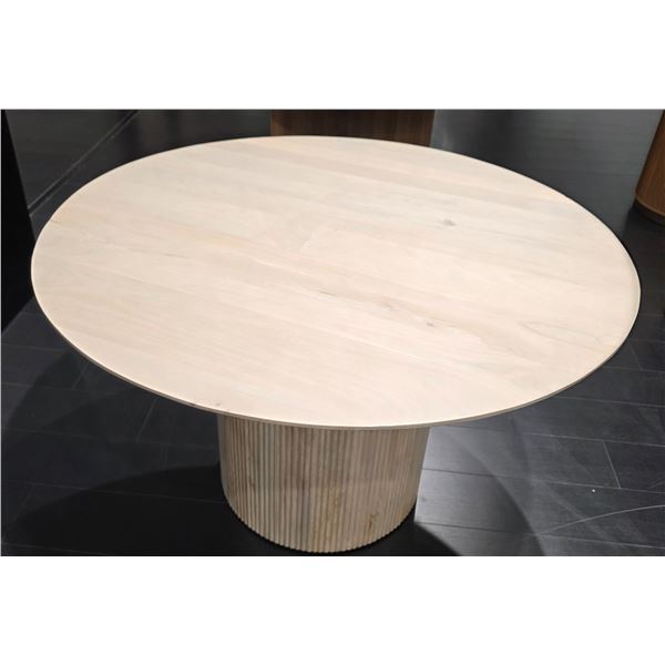 Sandy's - New Round Dining Table - RV: $1335 CAD - H29" x. Dia. 47"