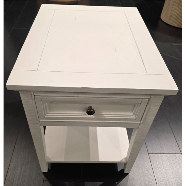 Sandy's - New Heron Cove End Table - RV: $975 CAD - H24" x W20" x D26"